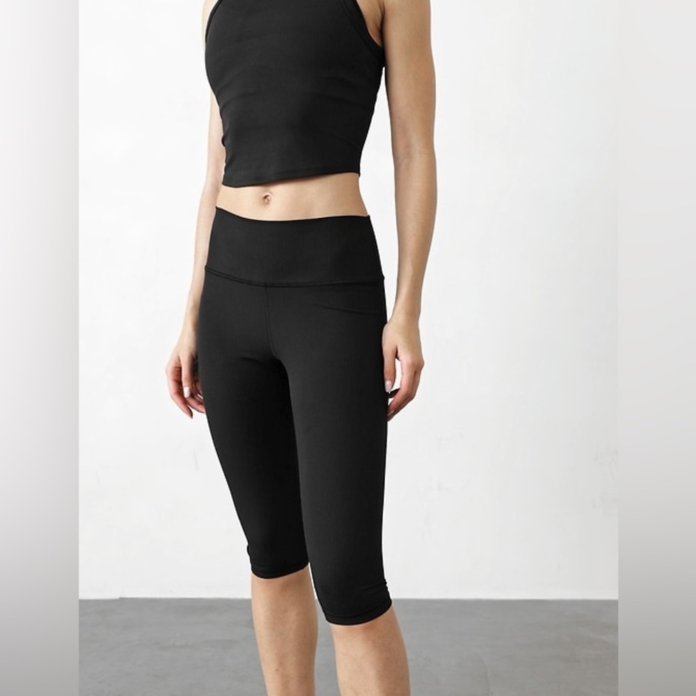 Athleta Black Transcend Rib Crop Legging in Size Medium Tall